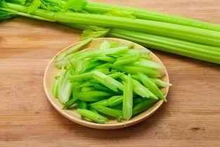炒芹菜头条文案说说,家常美味，营养满分，轻松学会的烹饪秘诀